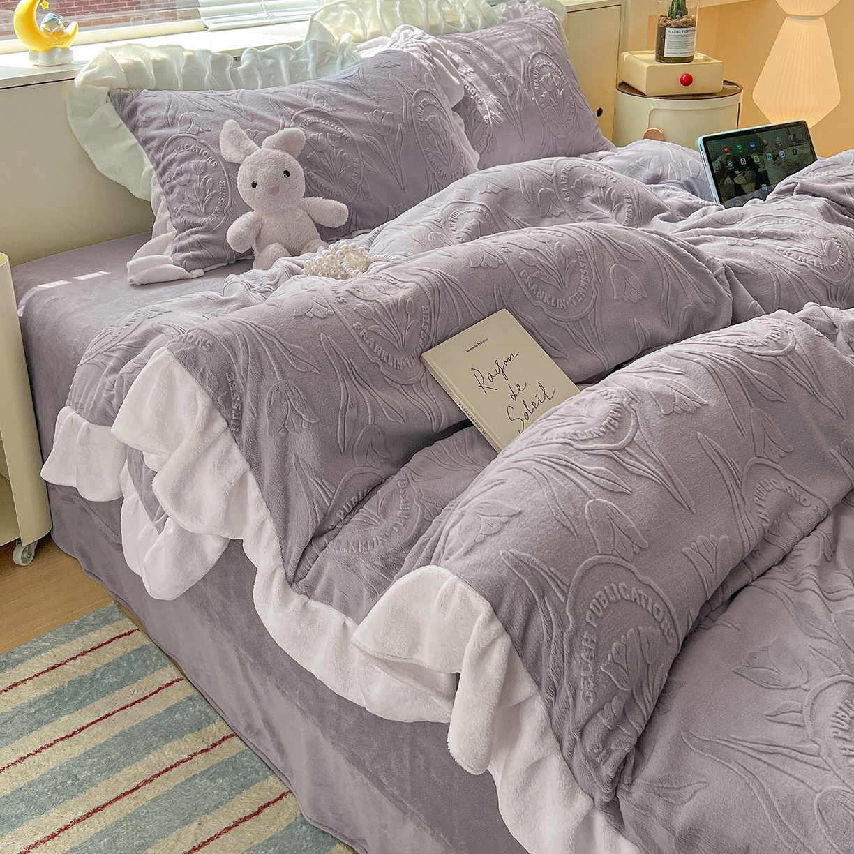 91家纺网 家纺一手货源 找家纺 亿梵家居 2025新款法式花边款A类5D牛奶绒立体雕花四件套（提供买家秀） 花边款  郁金香-香芋紫