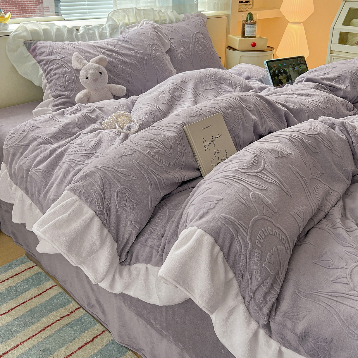 91家纺网 家纺一手货源 找家纺 亿梵家居 2025新款法式花边款A类5D牛奶绒立体雕花四件套（提供买家秀） 花边款  郁金香-香芋紫