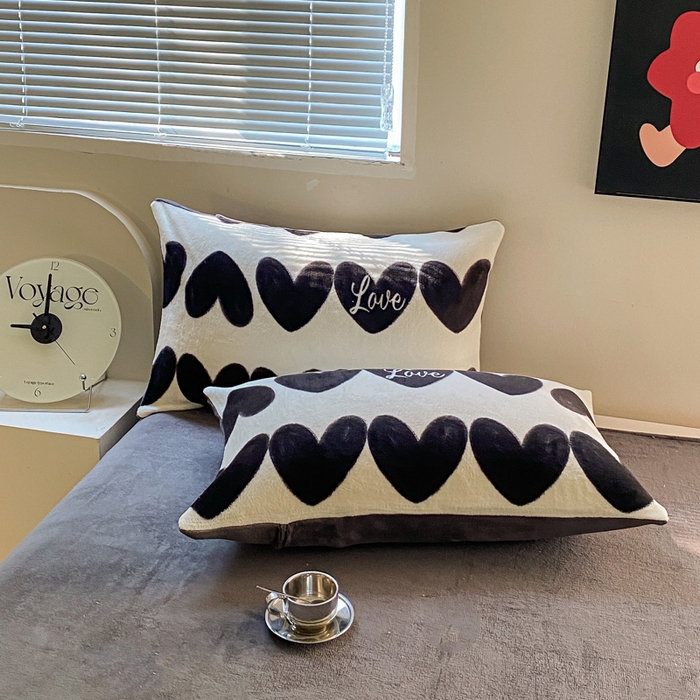 91家纺网 家纺一手货源 找家纺 斯卡诺家纺 2025小清新加厚高克重牛奶绒四件套网红直播爆款 爱心灰