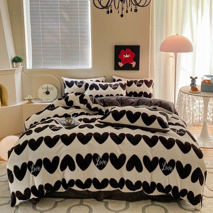 91家纺网 家纺一手货源 找家纺 斯卡诺家纺 2025小清新加厚高克重牛奶绒四件套网红直播爆款 爱心灰