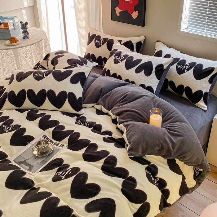 91家纺网 家纺一手货源 找家纺 斯卡诺家纺 2025小清新加厚高克重牛奶绒四件套网红直播爆款 爱心灰