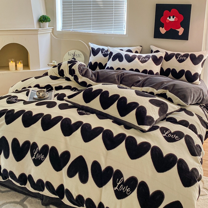 91家纺网 家纺一手货源 找家纺 斯卡诺家纺 2025小清新加厚高克重牛奶绒四件套网红直播爆款 爱心灰