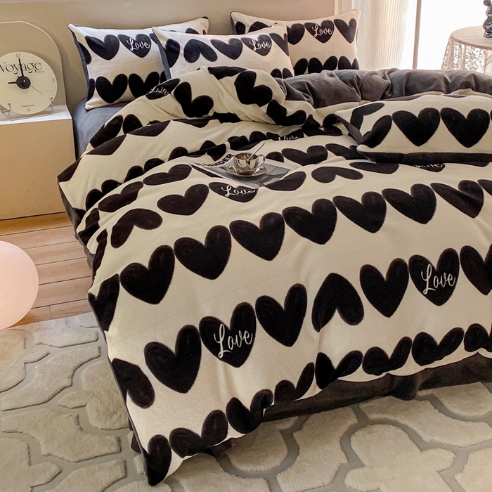 91家纺网 家纺一手货源 找家纺 斯卡诺家纺 2025小清新加厚高克重牛奶绒四件套网红直播爆款 爱心灰