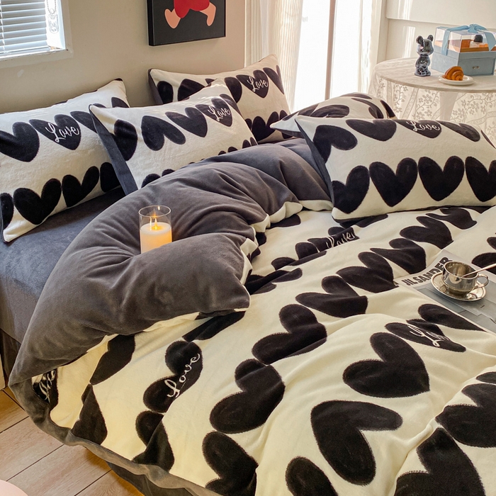 91家纺网 家纺一手货源 找家纺 斯卡诺家纺 2025小清新加厚高克重牛奶绒四件套网红直播爆款 爱心灰