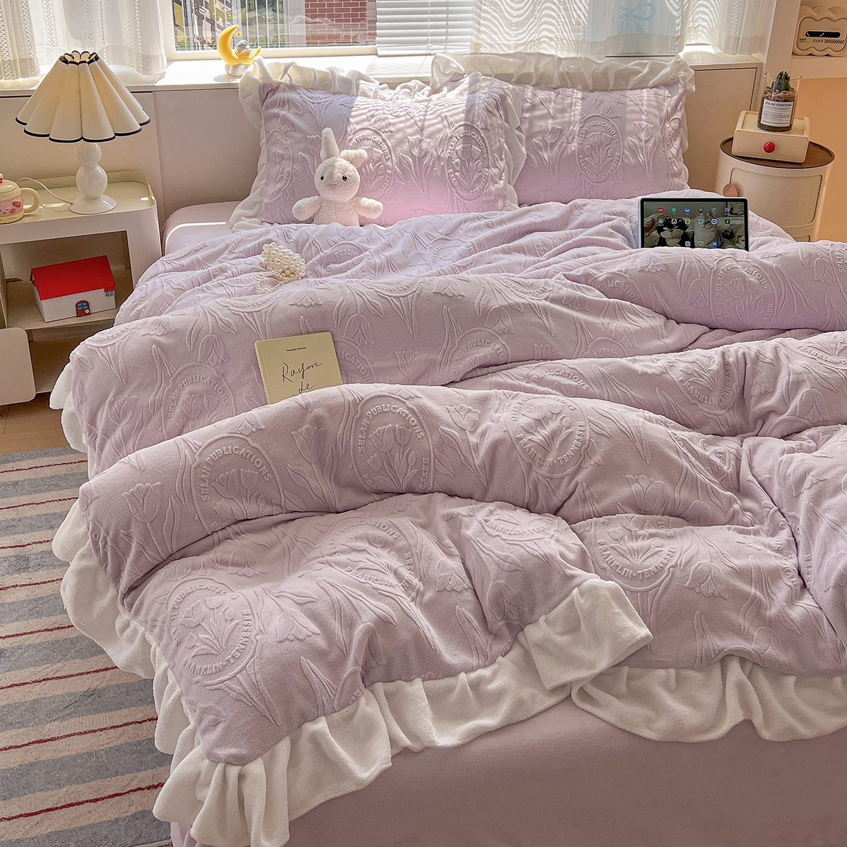 91家纺网 家纺一手货源 找家纺 亿梵家居 2025新款法式花边款A类5D牛奶绒立体雕花四件套（提供买家秀） 花边款  郁金香-新媚紫