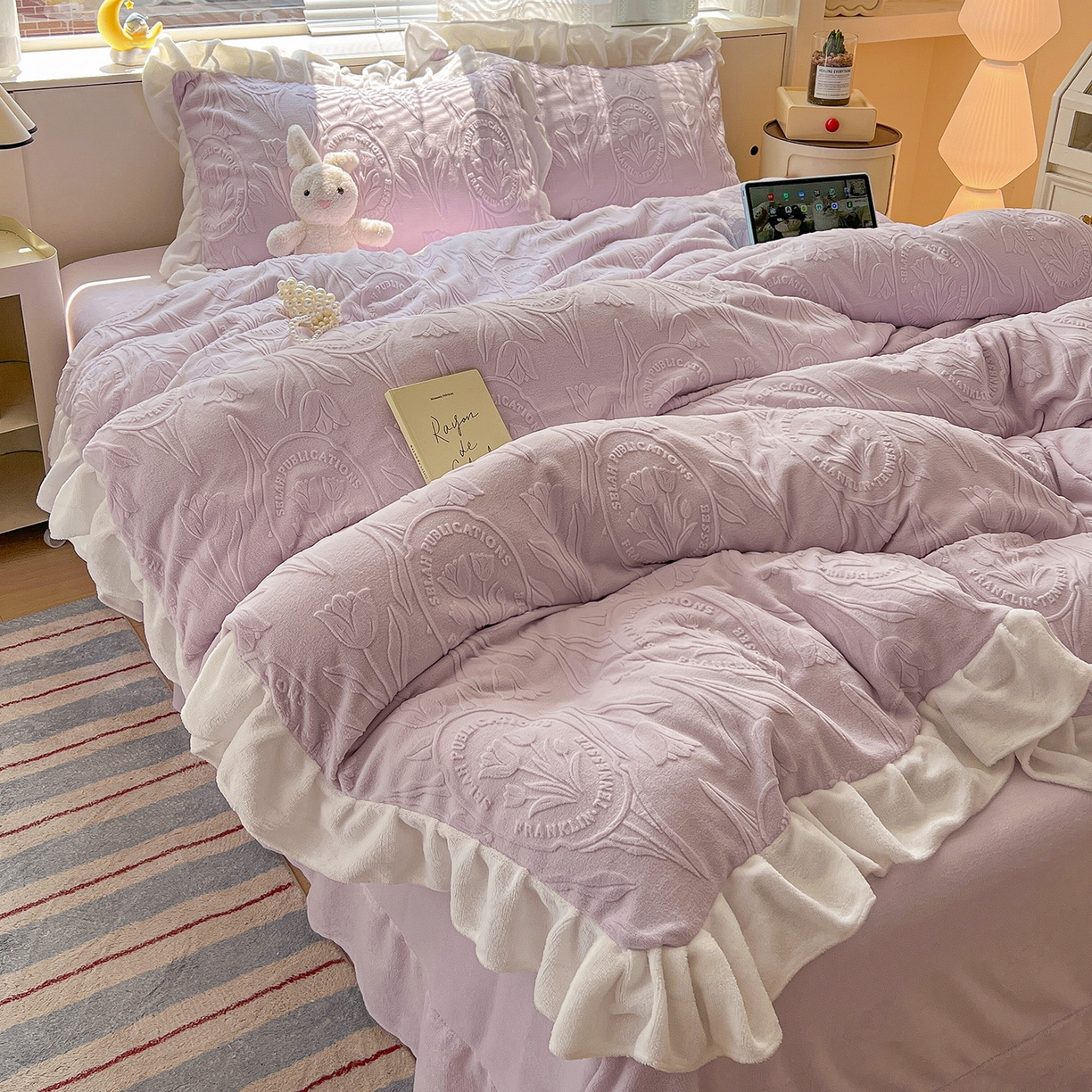 91家纺网 家纺一手货源 找家纺 亿梵家居 2025新款法式花边款A类5D牛奶绒立体雕花四件套（提供买家秀） 花边款  郁金香-新媚紫