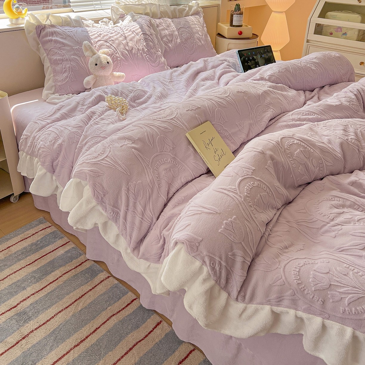 91家纺网 家纺一手货源 找家纺 亿梵家居 2025新款法式花边款A类5D牛奶绒立体雕花四件套（提供买家秀） 花边款  郁金香-新媚紫