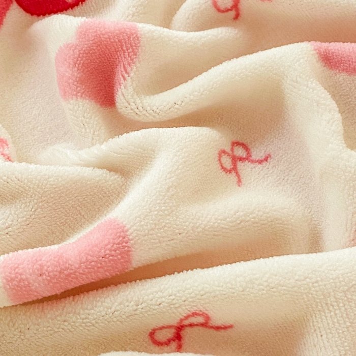 91家纺网 家纺一手货源 找家纺 斯卡诺家纺 2025小清新加厚高克重牛奶绒四件套网红直播爆款 爱心熊粉