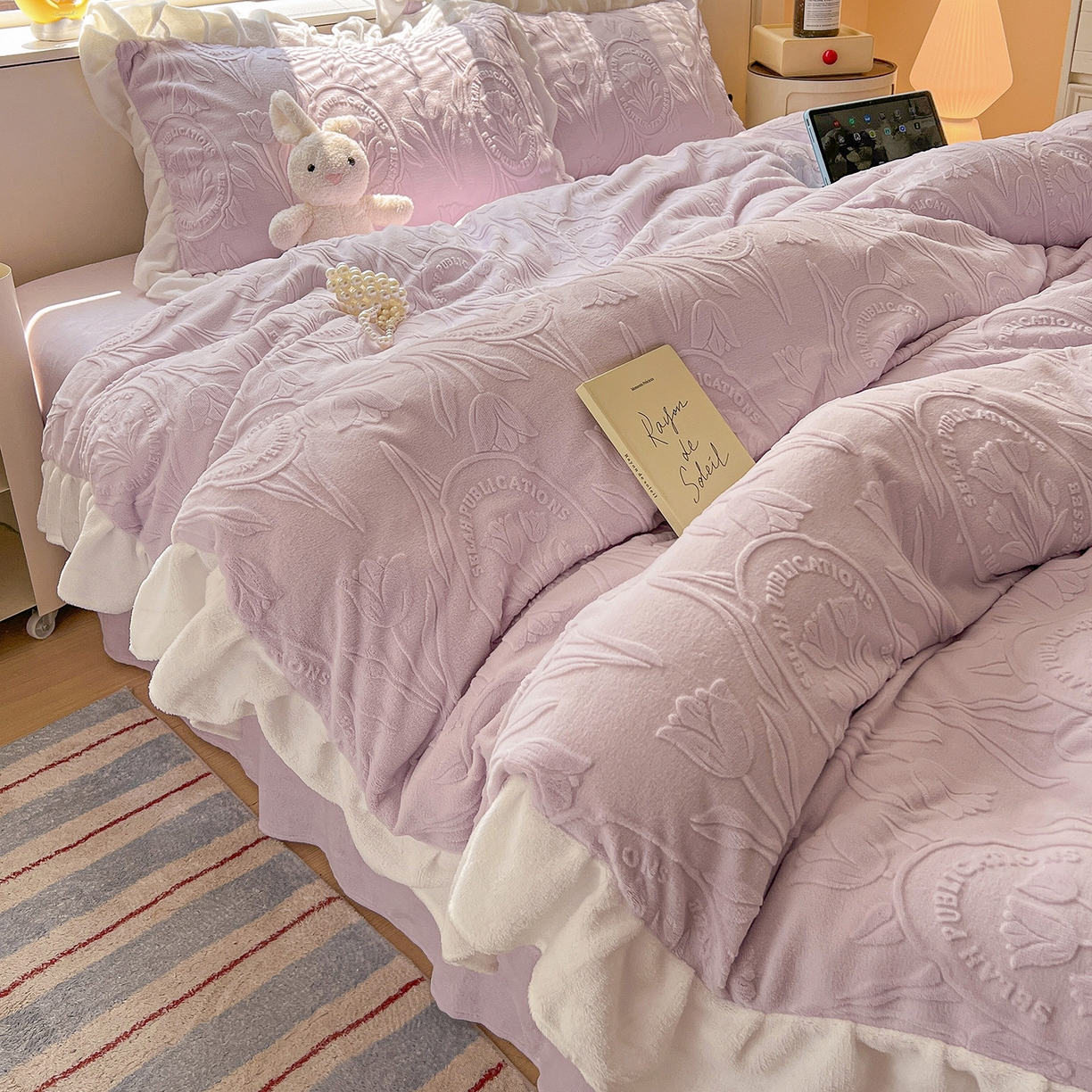 91家纺网 家纺一手货源 找家纺 亿梵家居 2025新款法式花边款A类5D牛奶绒立体雕花四件套（提供买家秀） 花边款  郁金香-新媚紫