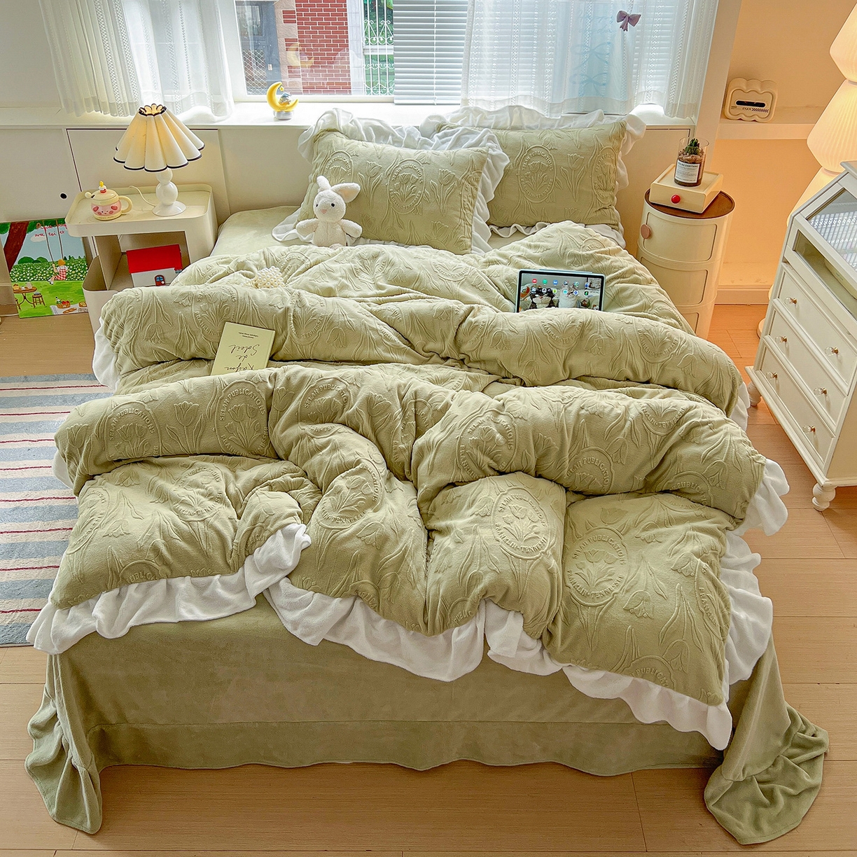 91家纺网 家纺一手货源 找家纺 亿梵家居 2025新款法式花边款A类5D牛奶绒立体雕花四件套（提供买家秀） 花边款  郁金香-原野绿