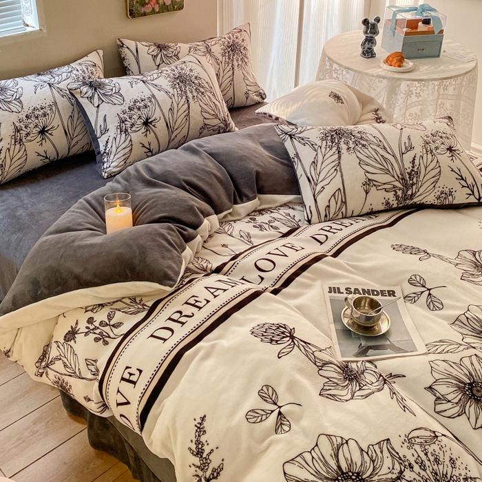 91家纺网 家纺一手货源 找家纺 斯卡诺家纺 2025小清新加厚高克重牛奶绒四件套网红直播爆款 黑白荷花