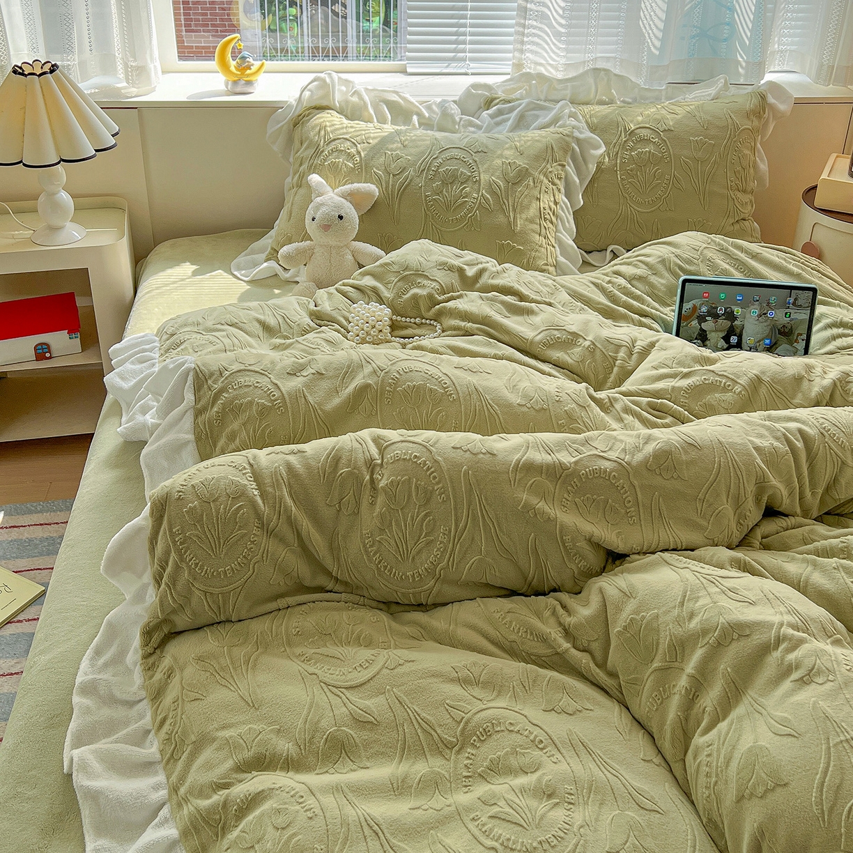 91家纺网 家纺一手货源 找家纺 亿梵家居 2025新款法式花边款A类5D牛奶绒立体雕花四件套（提供买家秀） 花边款  郁金香-原野绿