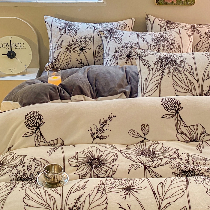 91家纺网 家纺一手货源 找家纺 斯卡诺家纺 2025小清新加厚高克重牛奶绒四件套网红直播爆款 黑白荷花