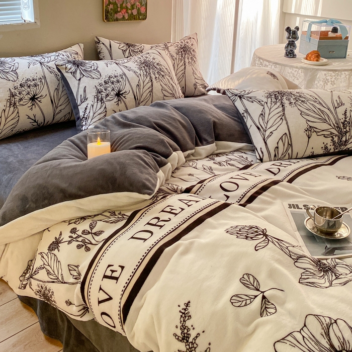 91家纺网 家纺一手货源 找家纺 斯卡诺家纺 2025小清新加厚高克重牛奶绒四件套网红直播爆款 黑白荷花