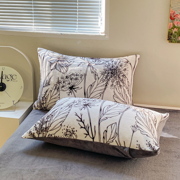 91家纺网 家纺一手货源 找家纺 斯卡诺家纺 2025小清新加厚高克重牛奶绒四件套网红直播爆款 黑白荷花