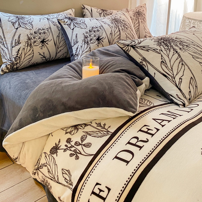 91家纺网 家纺一手货源 找家纺 斯卡诺家纺 2025小清新加厚高克重牛奶绒四件套网红直播爆款 黑白荷花