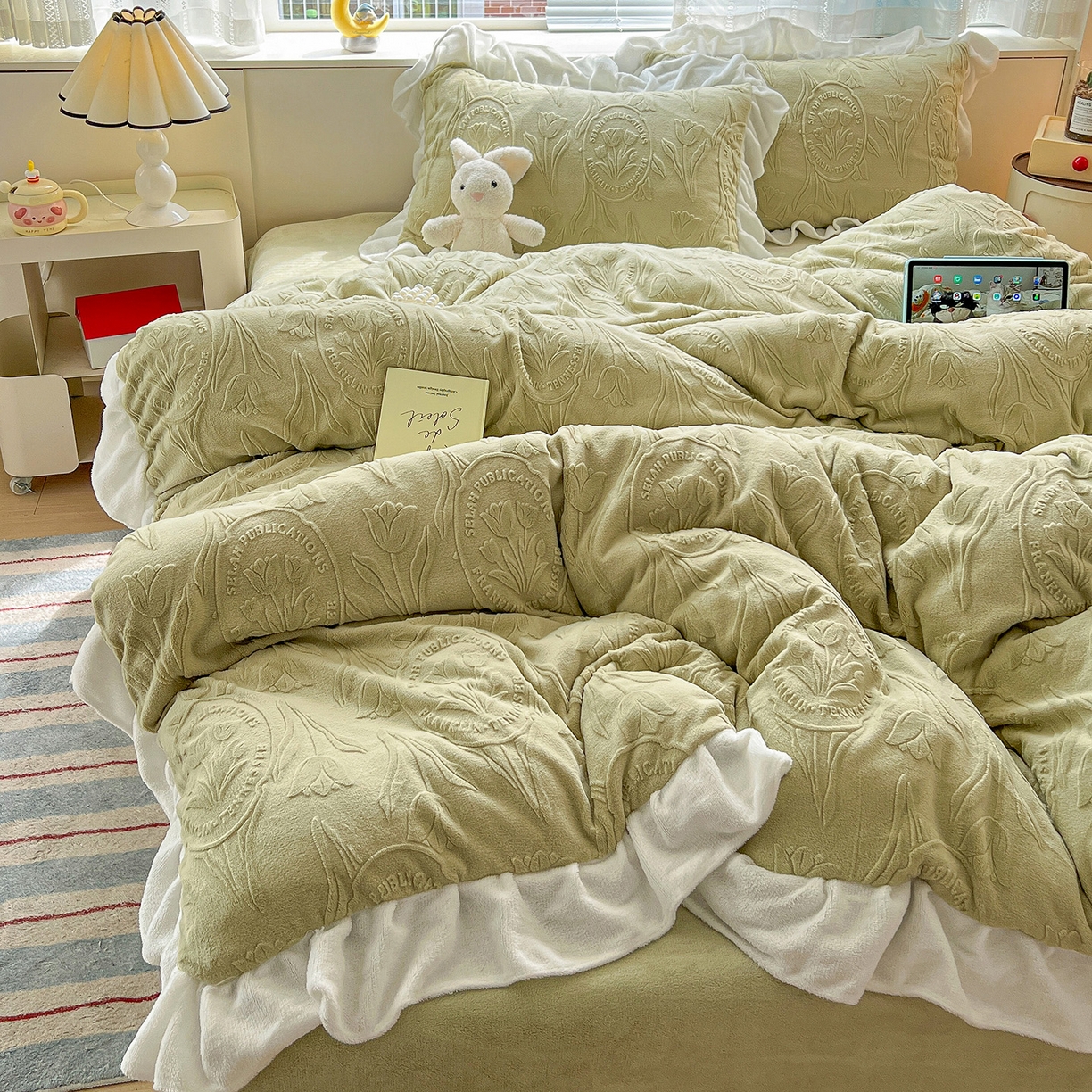 91家纺网 家纺一手货源 找家纺 亿梵家居 2025新款法式花边款A类5D牛奶绒立体雕花四件套（提供买家秀） 花边款  郁金香-原野绿