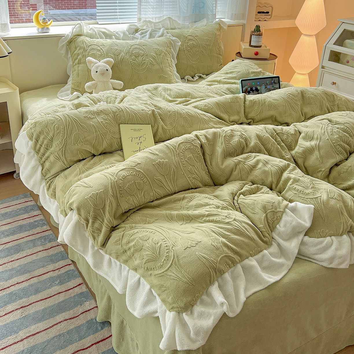 91家纺网 家纺一手货源 找家纺 亿梵家居 2025新款法式花边款A类5D牛奶绒立体雕花四件套（提供买家秀） 花边款  郁金香-原野绿