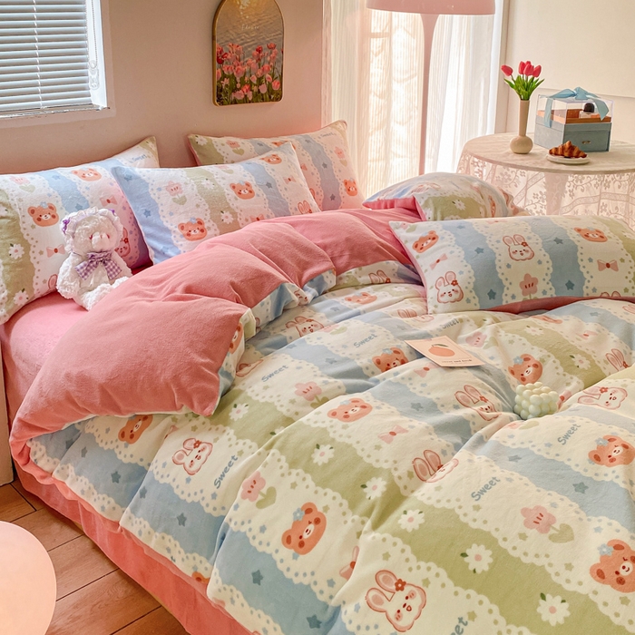 91家纺网 家纺一手货源 找家纺 斯卡诺家纺 2025小清新加厚高克重牛奶绒四件套网红直播爆款 花边动物