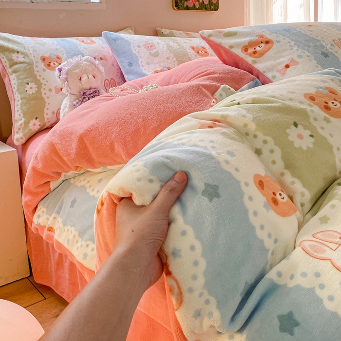 91家纺网 家纺一手货源 找家纺 斯卡诺家纺 2025小清新加厚高克重牛奶绒四件套网红直播爆款 花边动物