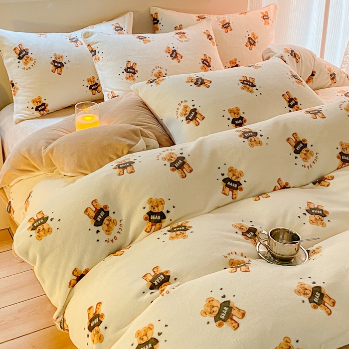 91家纺网 家纺一手货源 找家纺 斯卡诺家纺 2025小清新加厚高克重牛奶绒四件套网红直播爆款 快乐小熊