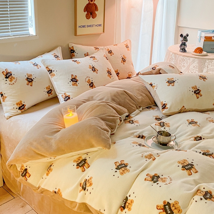 91家纺网 家纺一手货源 找家纺 斯卡诺家纺 2025小清新加厚高克重牛奶绒四件套网红直播爆款 快乐小熊