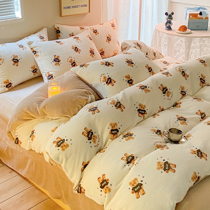 91家纺网 家纺一手货源 找家纺 斯卡诺家纺 2025小清新加厚高克重牛奶绒四件套网红直播爆款 快乐小熊