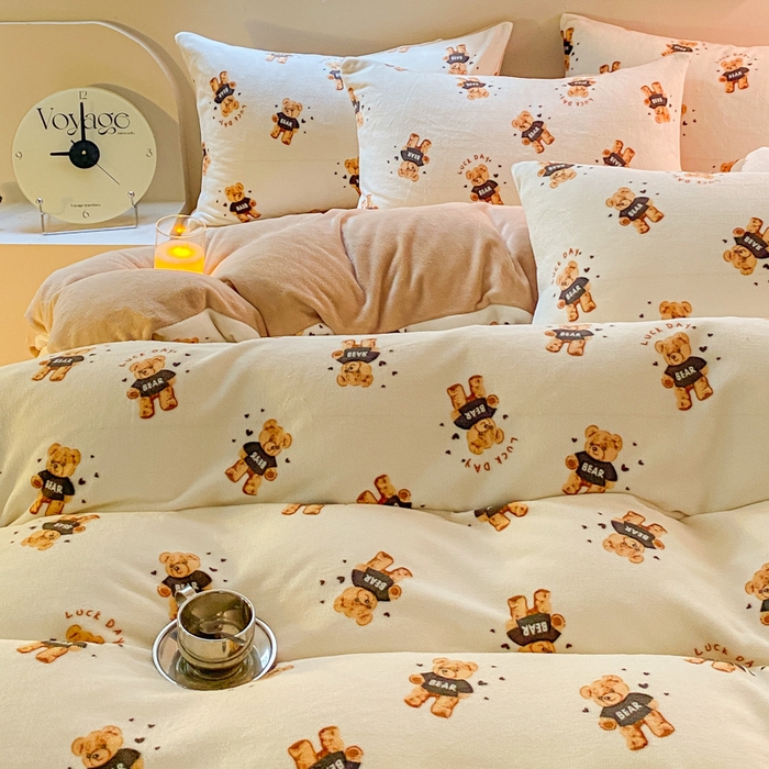 91家纺网 家纺一手货源 找家纺 斯卡诺家纺 2025小清新加厚高克重牛奶绒四件套网红直播爆款 快乐小熊