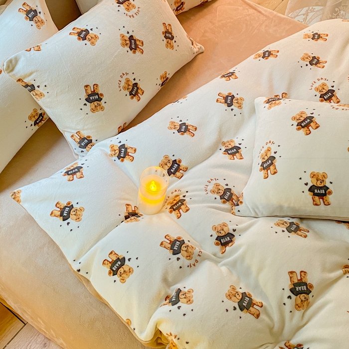 91家纺网 家纺一手货源 找家纺 斯卡诺家纺 2025小清新加厚高克重牛奶绒四件套网红直播爆款 快乐小熊