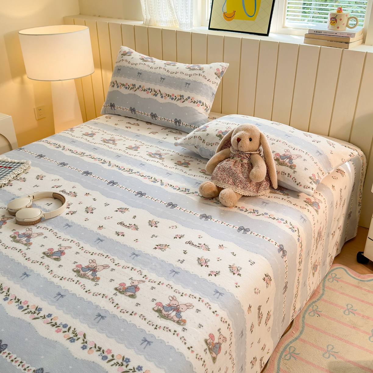 91家纺网 家纺一手货源 找家纺 丽美人家纺 2025新款小版印花牛奶绒床单单床单床单单件 花边小兔