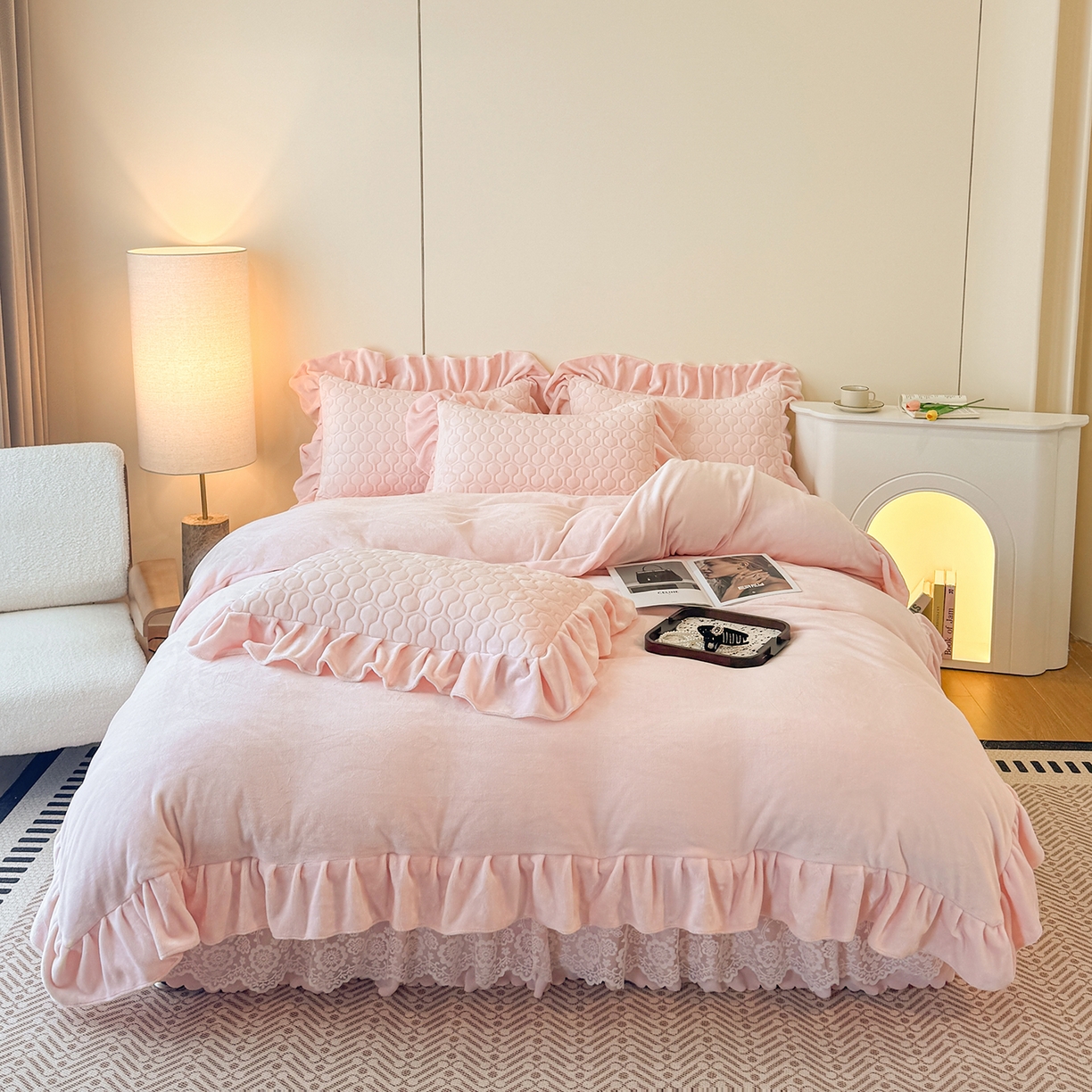 91家纺网 家纺一手货源 找家纺 （总）民新家纺 2025新款牛奶绒花边床裙四件套