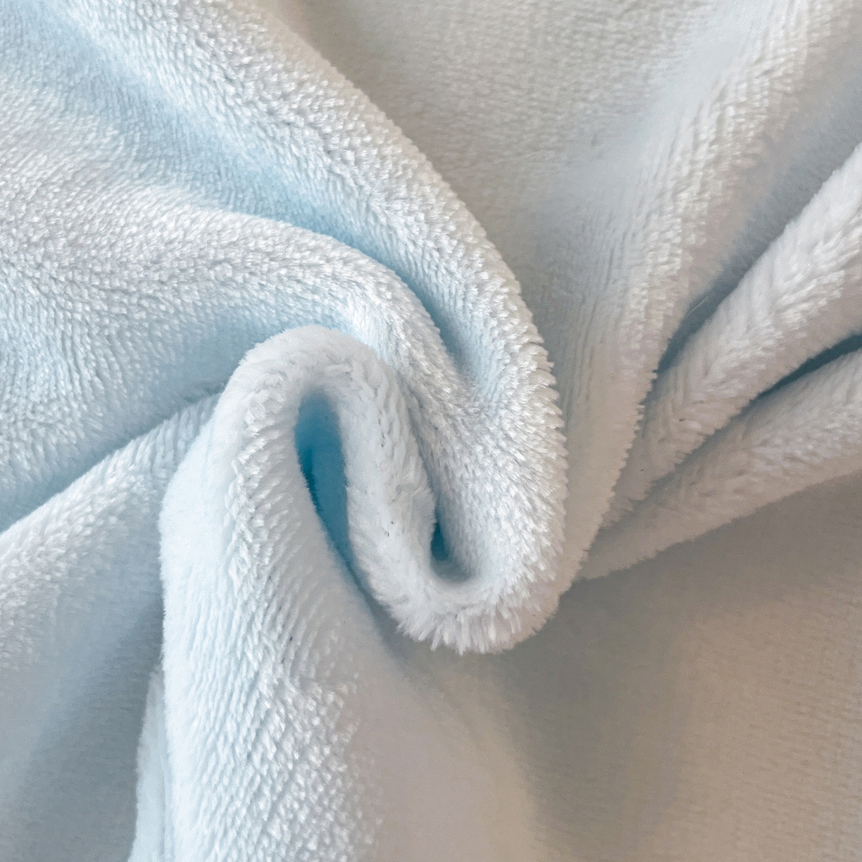 91家纺网 家纺一手货源 找家纺 民新家纺 2025新款牛奶绒花边床裙四件套 浪漫时光-浅蓝