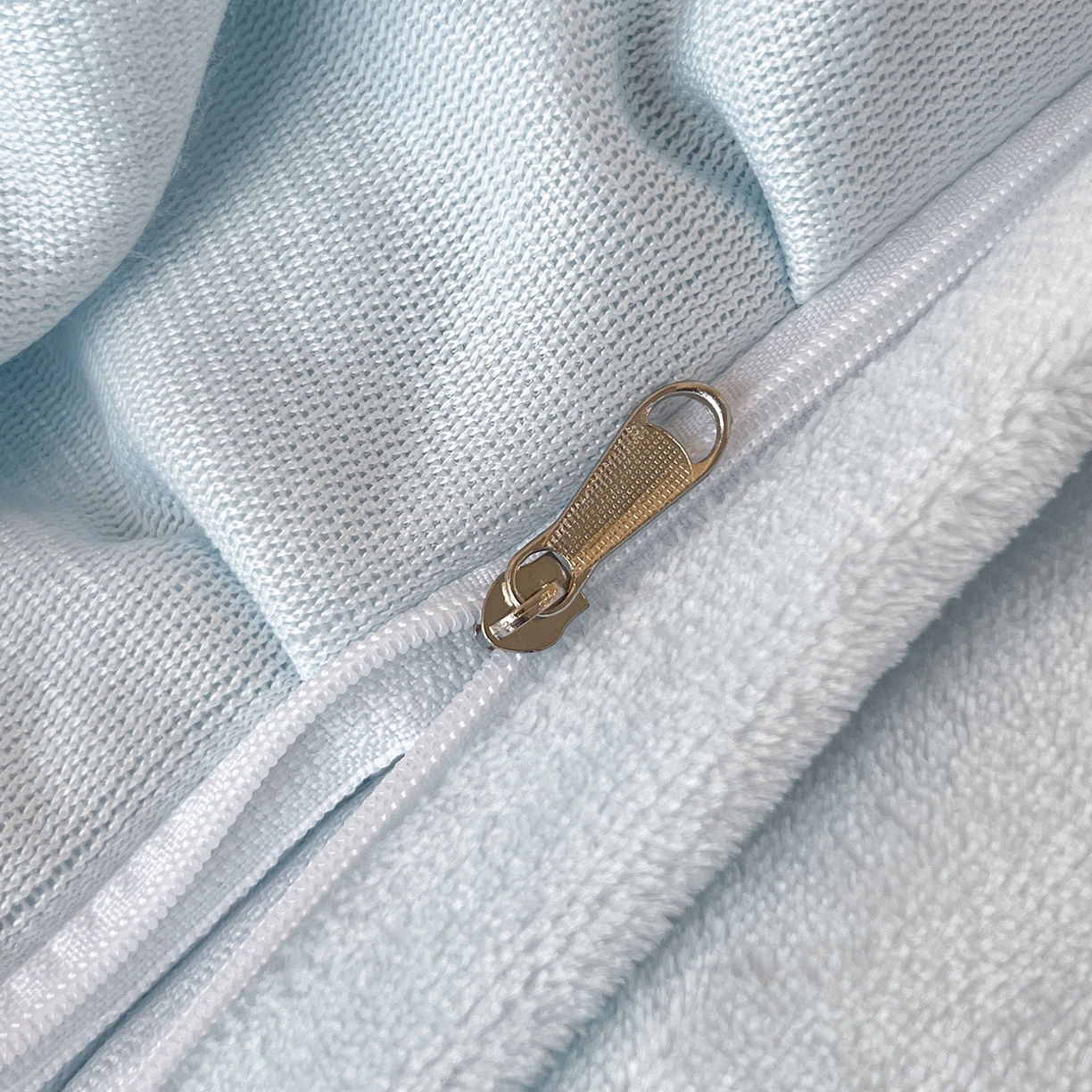 91家纺网 家纺一手货源 找家纺 民新家纺 2025新款牛奶绒花边床裙四件套 浪漫时光-浅蓝