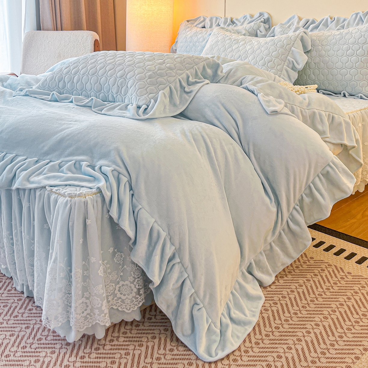 91家纺网 家纺一手货源 找家纺 （总）民新家纺 2025新款牛奶绒花边床裙四件套