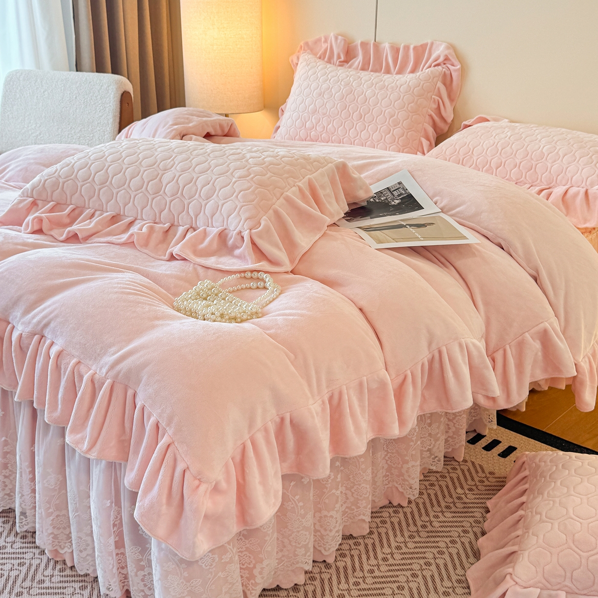 91家纺网 家纺一手货源 找家纺 （总）民新家纺 2025新款牛奶绒花边床裙四件套