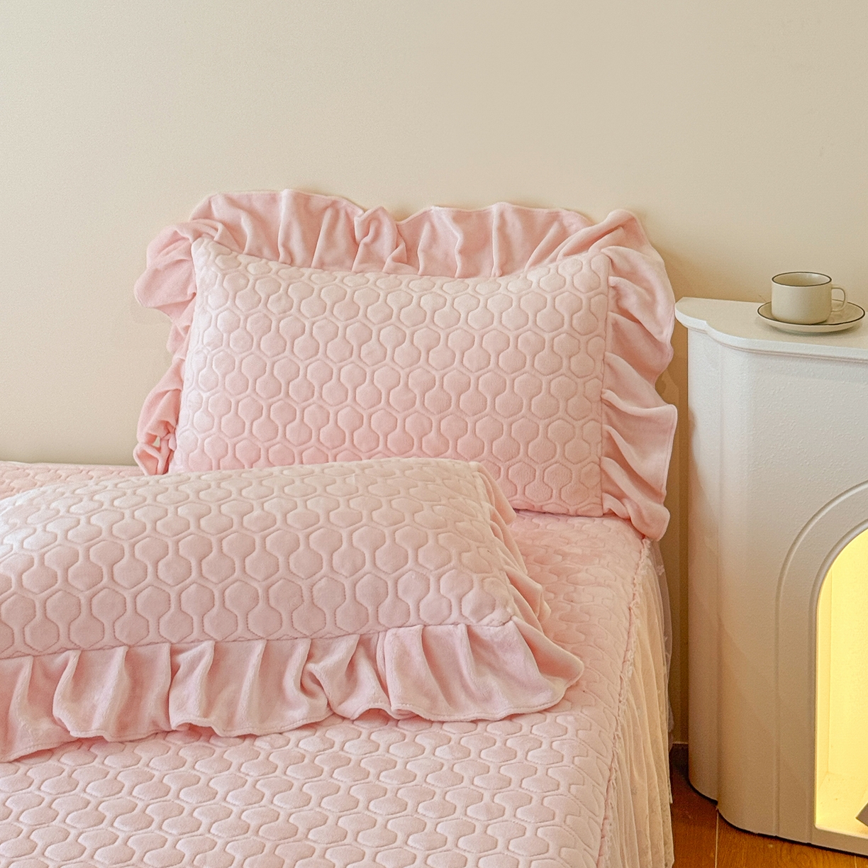 91家纺网 家纺一手货源 找家纺 （总）民新家纺 2025新款牛奶绒花边床裙四件套