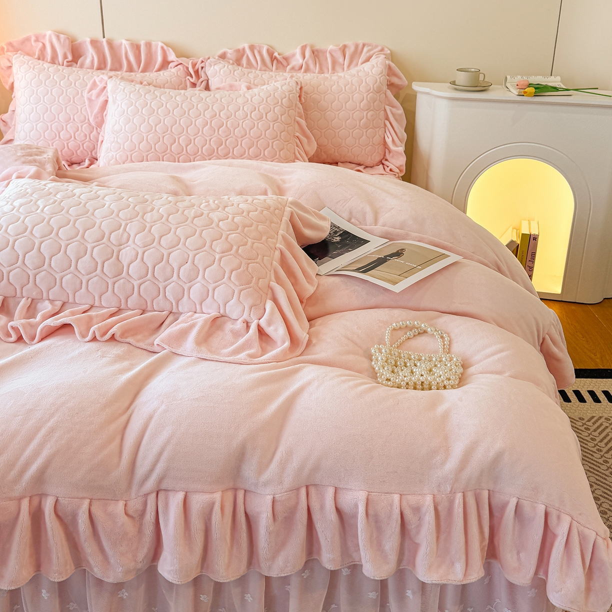 91家纺网 家纺一手货源 找家纺 （总）民新家纺 2025新款牛奶绒花边床裙四件套