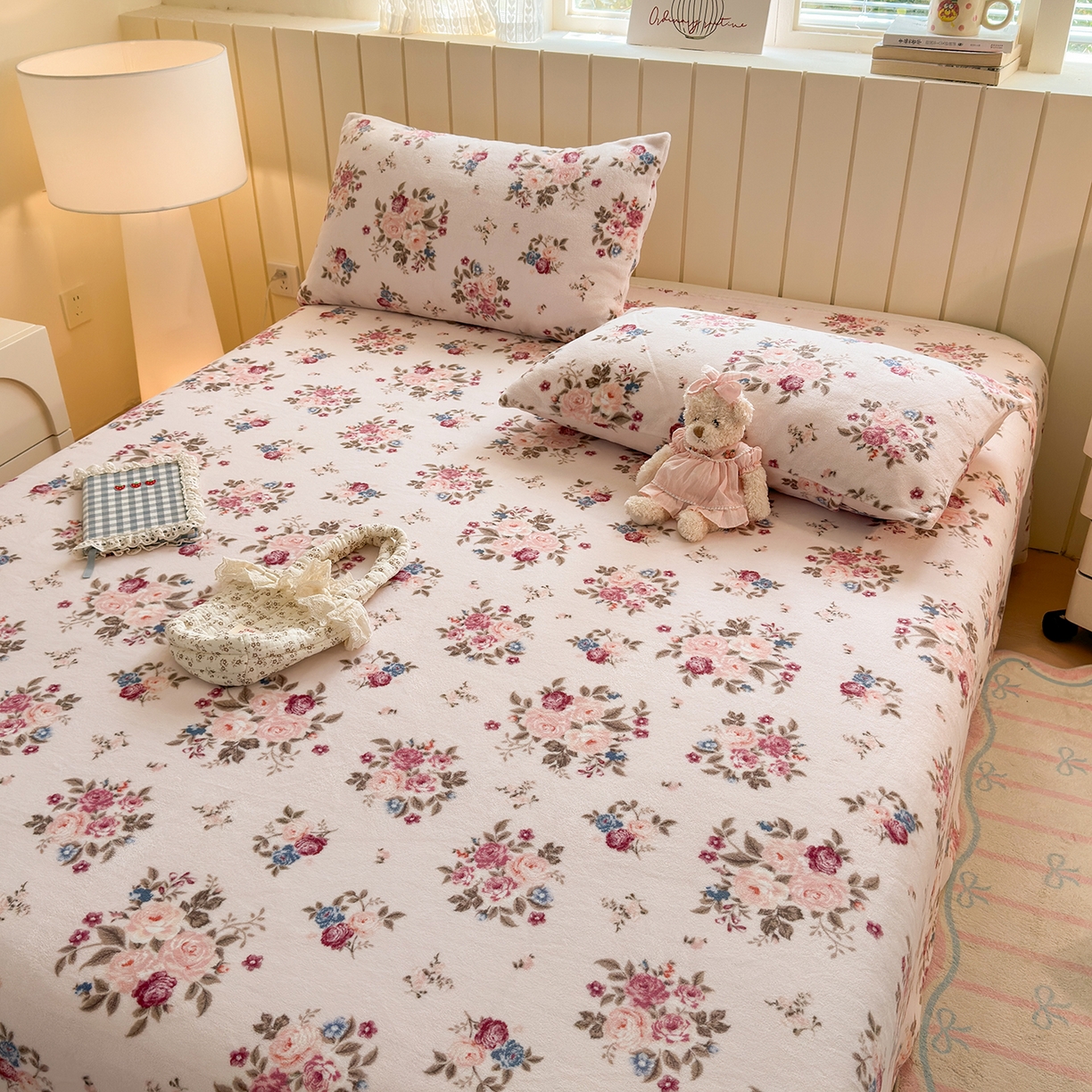 91家纺网 家纺一手货源 找家纺 丽美人家纺 2025新款小版印花牛奶绒床单单床单床单单件 春风沐歌