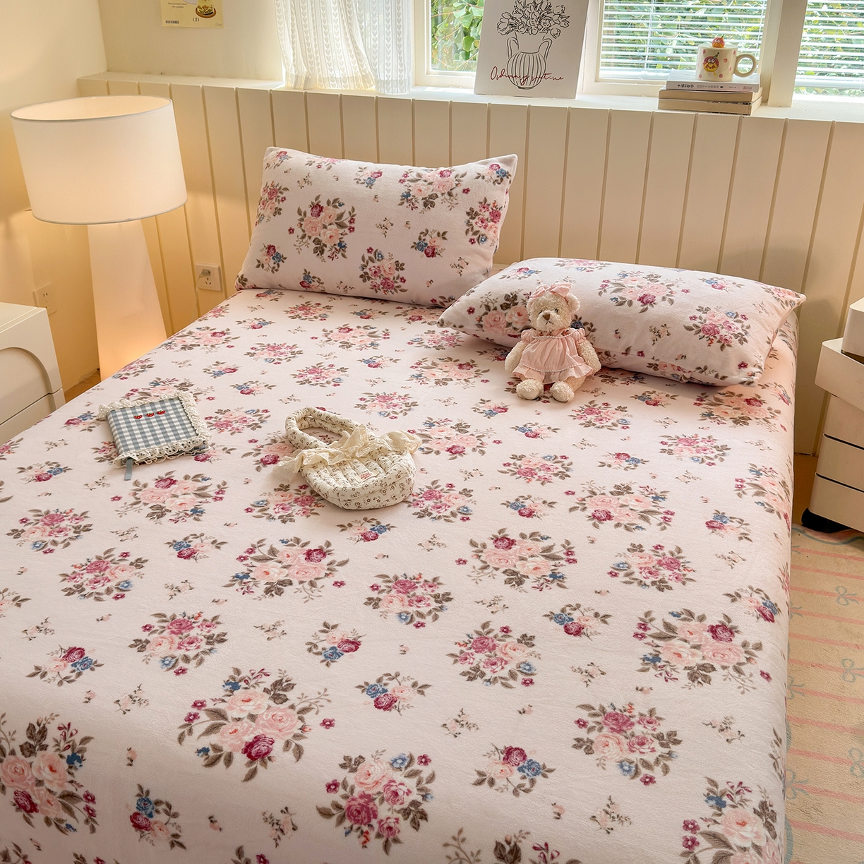 91家纺网 家纺一手货源 找家纺 丽美人家纺 2025新款小版印花牛奶绒床单单床单床单单件 春风沐歌