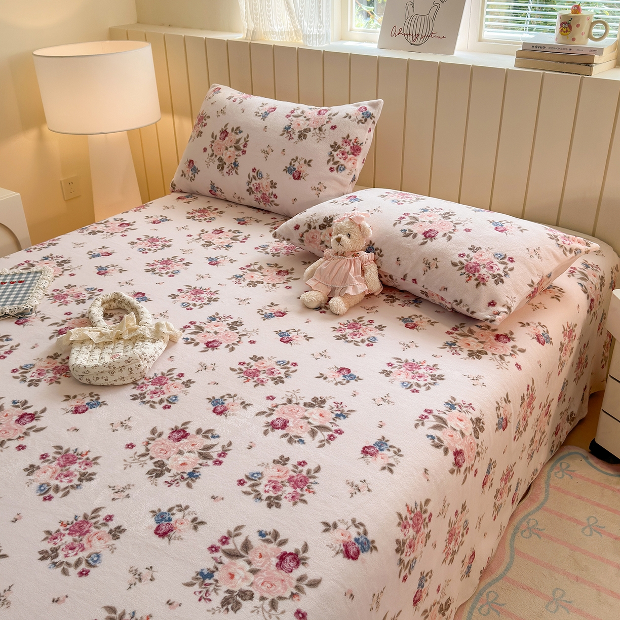 91家纺网 家纺一手货源 找家纺 丽美人家纺 2025新款小版印花牛奶绒床单单床单床单单件 春风沐歌