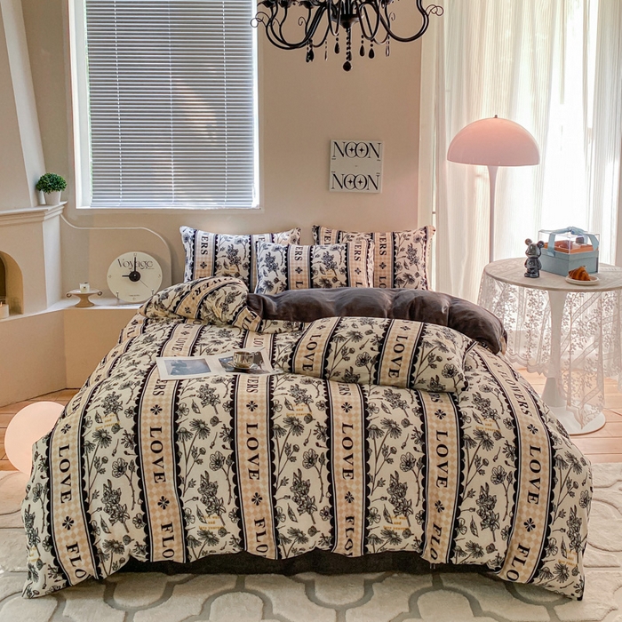 91家纺网 家纺一手货源 找家纺 斯卡诺家纺 2025小清新加厚高克重牛奶绒四件套网红直播爆款 魅影