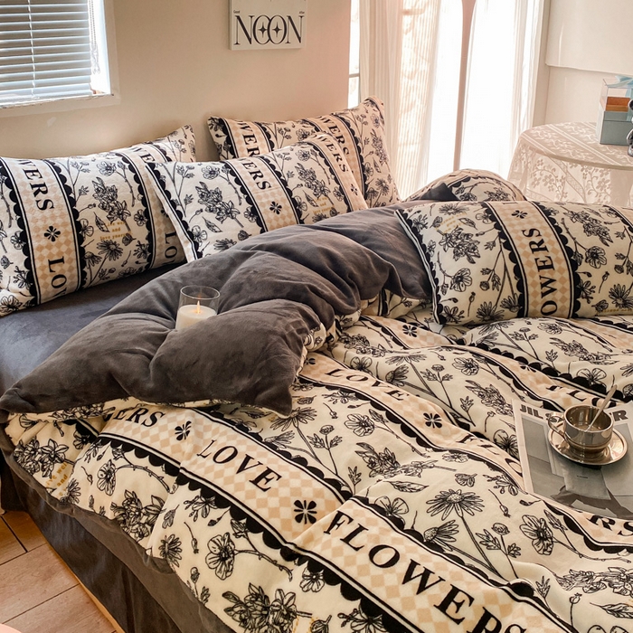 91家纺网 家纺一手货源 找家纺 斯卡诺家纺 2025小清新加厚高克重牛奶绒四件套网红直播爆款 魅影