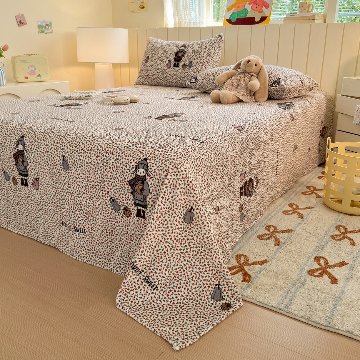 91家纺网 家纺一手货源 找家纺 丽美人家纺 2025新款小版印花牛奶绒床单单床单床单单件 春日女孩