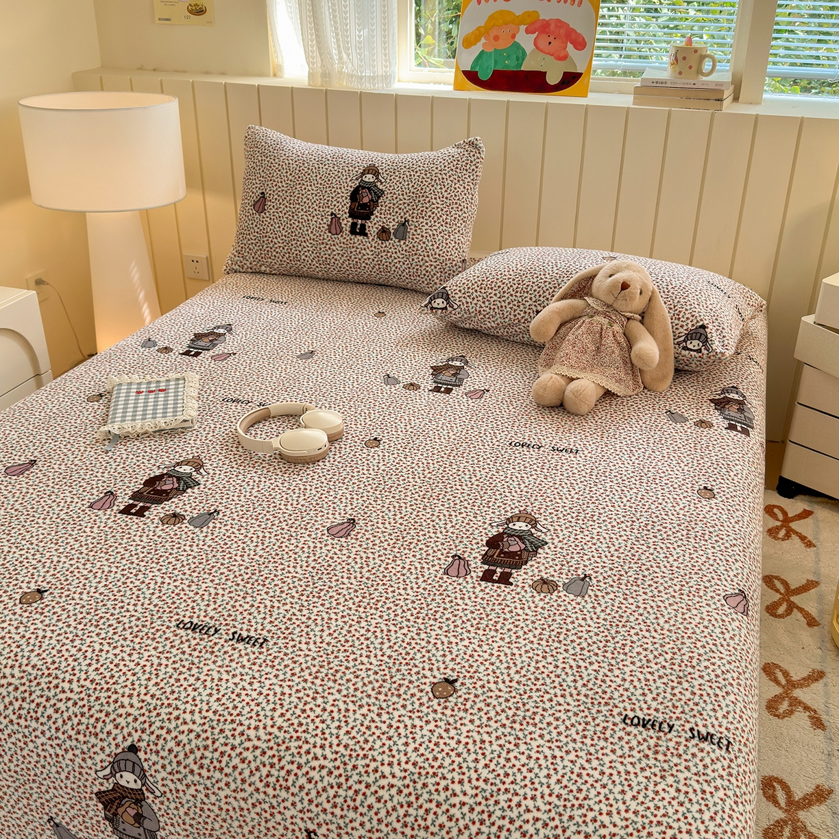 91家纺网 家纺一手货源 找家纺 丽美人家纺 2025新款小版印花牛奶绒床单单床单床单单件 春日女孩