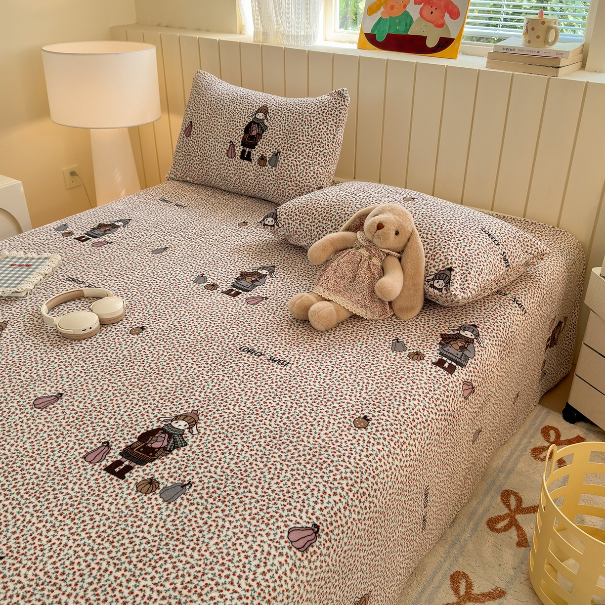 91家纺网 家纺一手货源 找家纺 丽美人家纺 2025新款小版印花牛奶绒床单单床单床单单件 春日女孩