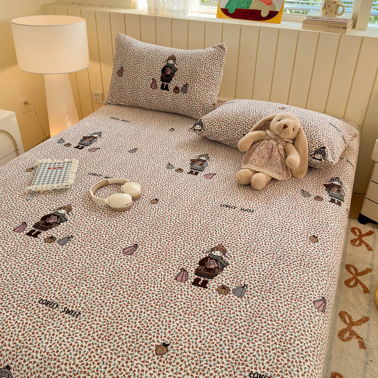 91家纺网 家纺一手货源 找家纺 丽美人家纺 2025新款小版印花牛奶绒床单单床单床单单件 春日女孩