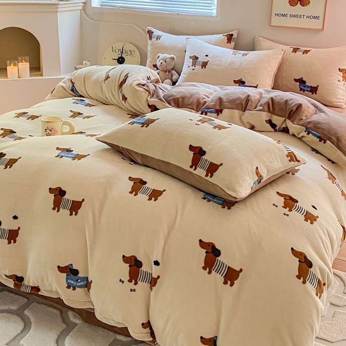 91家纺网 家纺一手货源 找家纺 斯卡诺家纺 2025小清新加厚高克重牛奶绒四件套网红直播爆款 萌萌狗