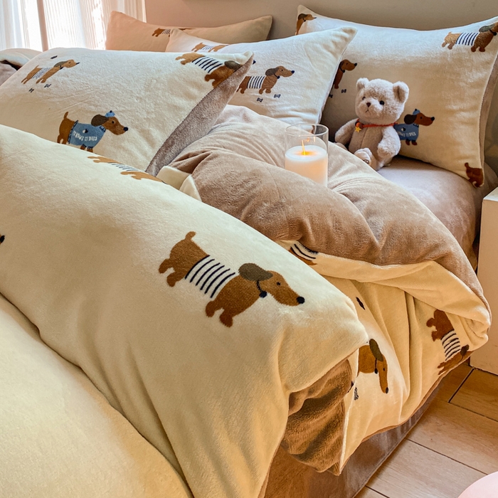 91家纺网 家纺一手货源 找家纺 斯卡诺家纺 2025小清新加厚高克重牛奶绒四件套网红直播爆款 萌萌狗