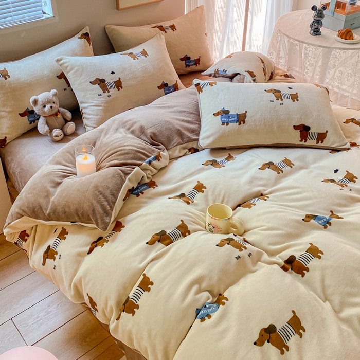 91家纺网 家纺一手货源 找家纺 斯卡诺家纺 2025小清新加厚高克重牛奶绒四件套网红直播爆款 萌萌狗