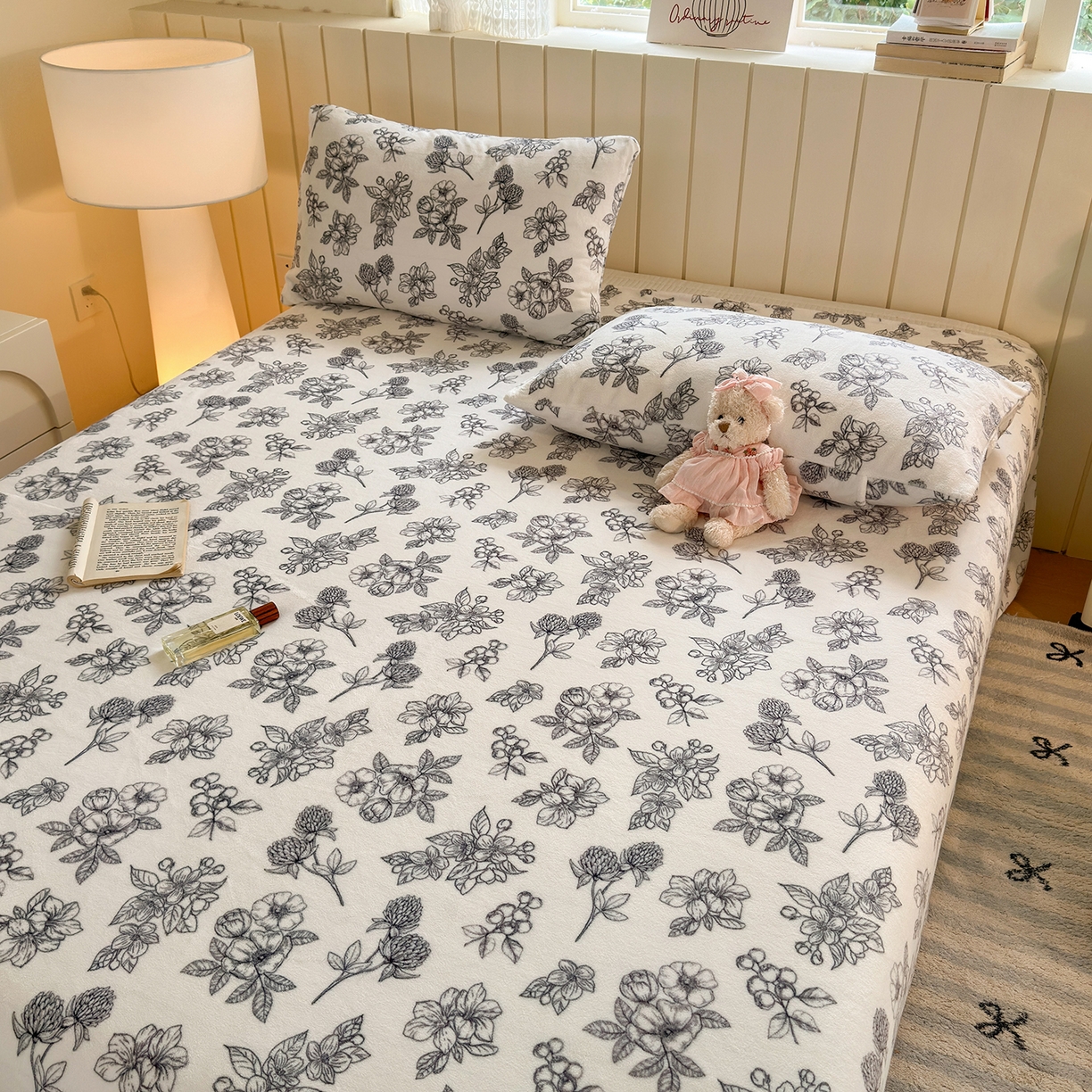 91家纺网 家纺一手货源 找家纺 丽美人家纺 2025新款小版印花牛奶绒床单单床单床单单件 复古山茶